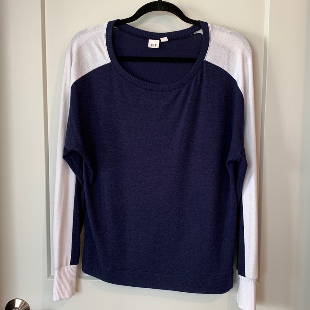 Gap navy light weight sweater